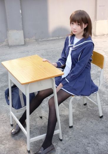 外宿朋友的女人_国产剧动漫免费观看