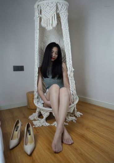 撕开她的乳罩慢慢捏捏视频_超清在线播放观看