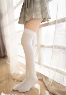 苍月奥特曼无删减_十万网红美女美酱